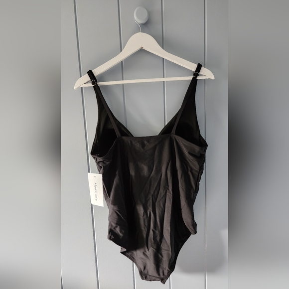 Meet.Curve one-piece size XL adjustable strap ruched V-neck swimsuit - Picture 2 of 4